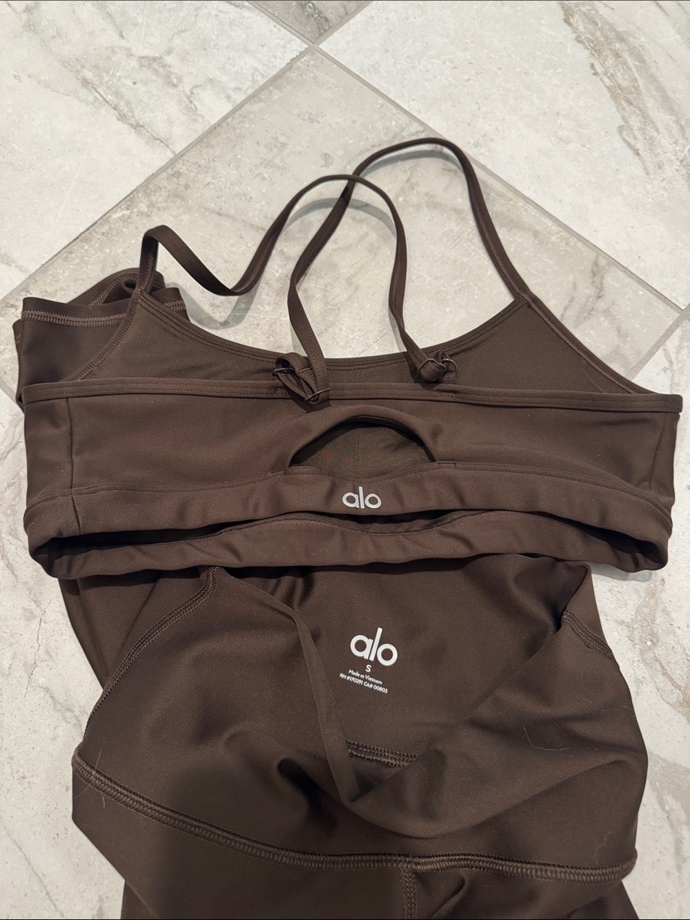 ALO Yoga Brown Leggings and Strappy Sports Bra Set - Picture 3 of 4